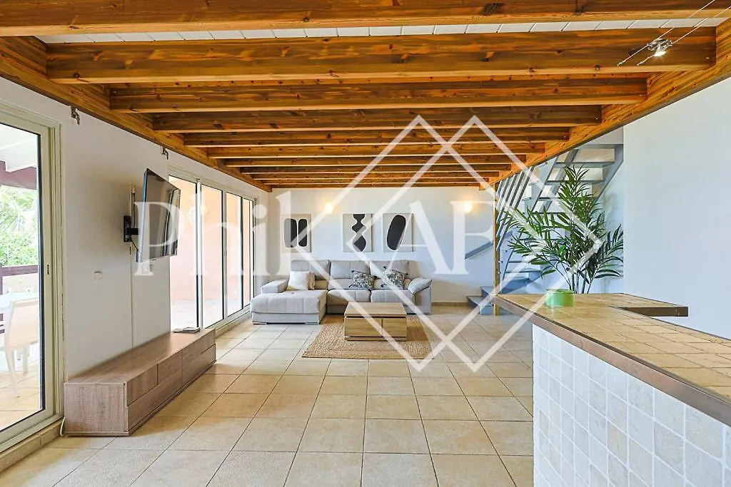 5 Bed-Rooms Front-Beach Apartment At Orient Beach Quarter of Orleans 0*,