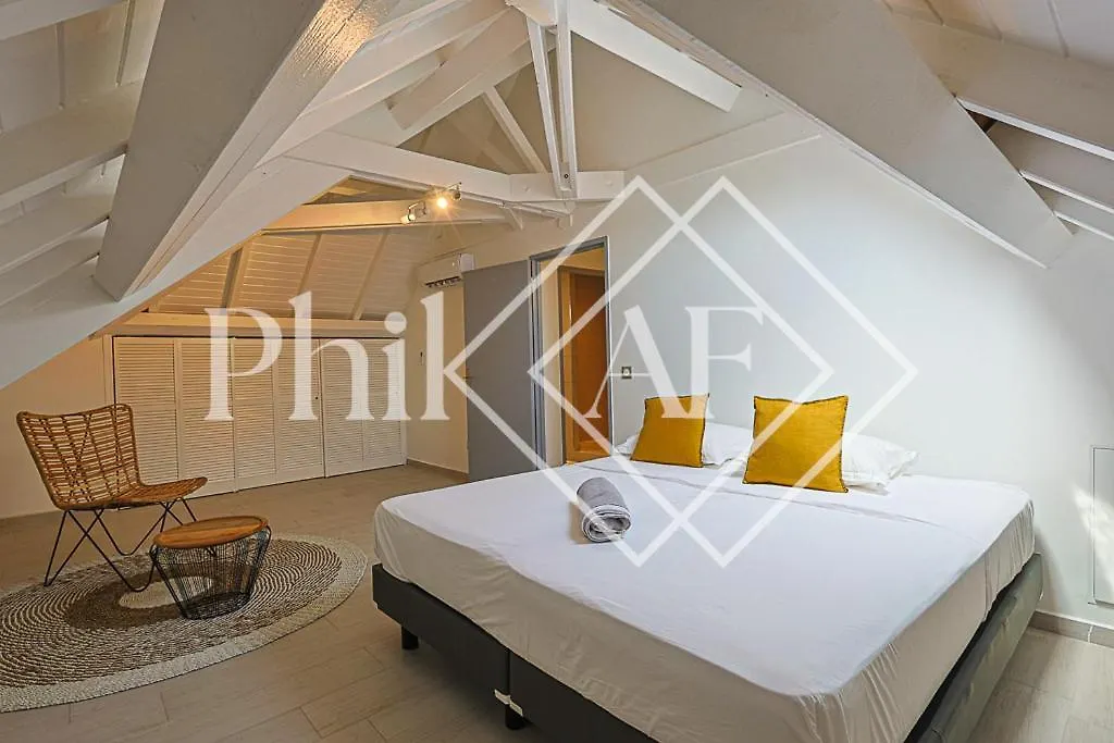 5 Bed-Rooms Front-Beach Apartment At Orient Beach Quarter of Orleans