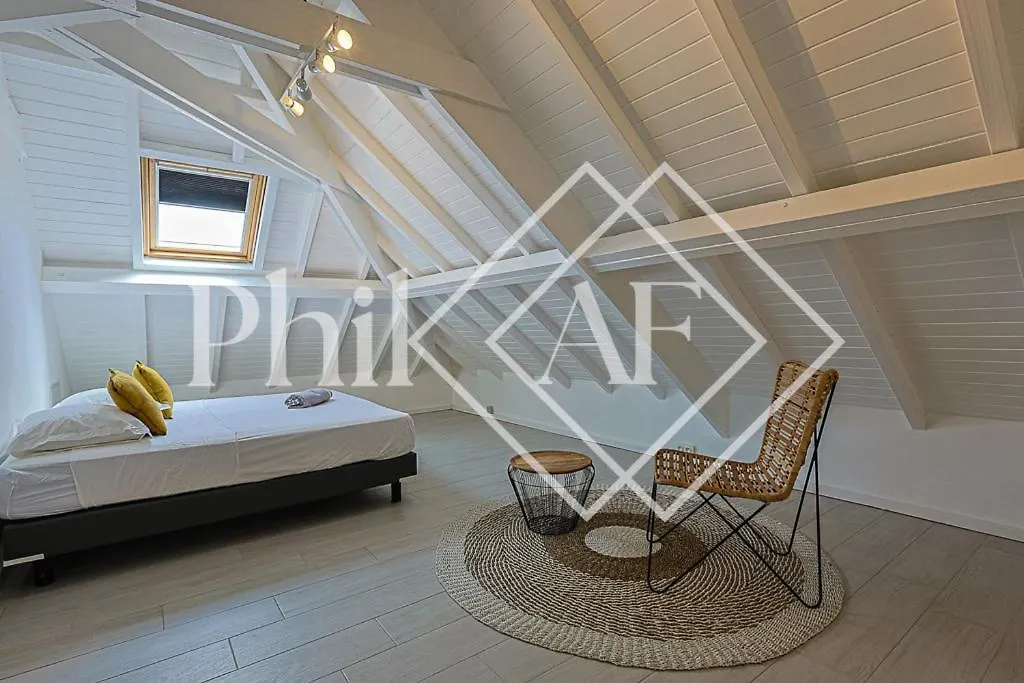 5 Bed-Rooms Front-Beach Apartment At Orient Beach Quarter of Orleans