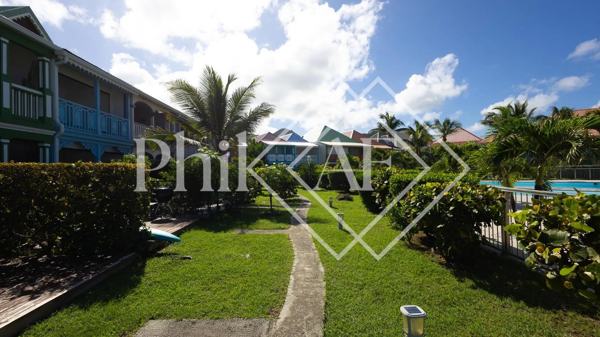 5 Bed-Rooms Front-Beach Apartment At Orient Beach Quarter of Orleans Sint Maarten/Saint Martin