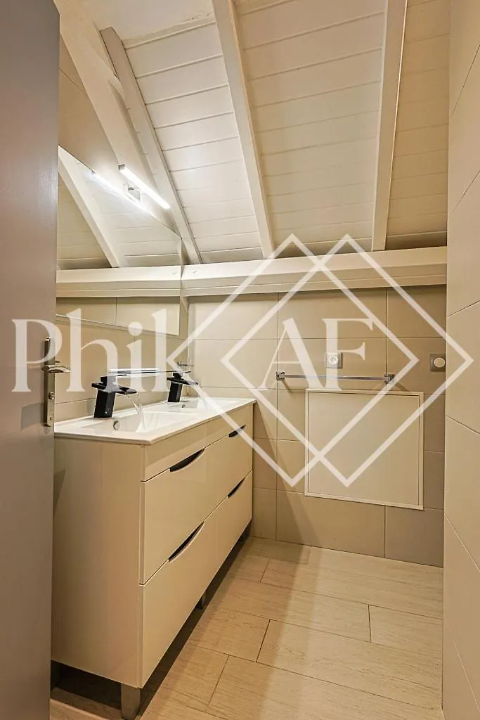 5 Bed-Rooms Front-Beach Apartment At Orient Beach Quarter of Orleans Sint Maarten/Saint Martin