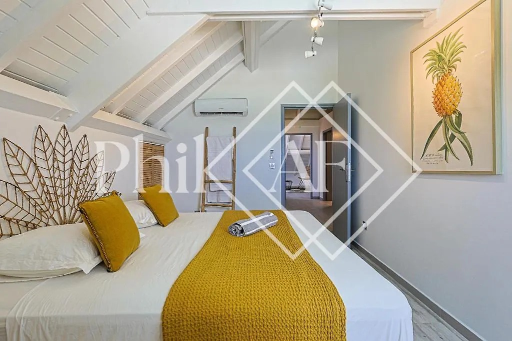 5 Bed-Rooms Front-Beach Apartment At Orient Beach Quarter of Orleans