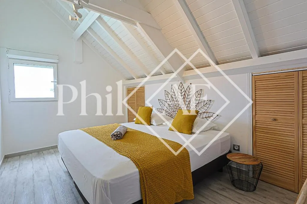 5 Bed-Rooms Front-Beach Apartment At Orient Beach Quarter of Orleans 0*,  Sint Maarten/Saint Martin