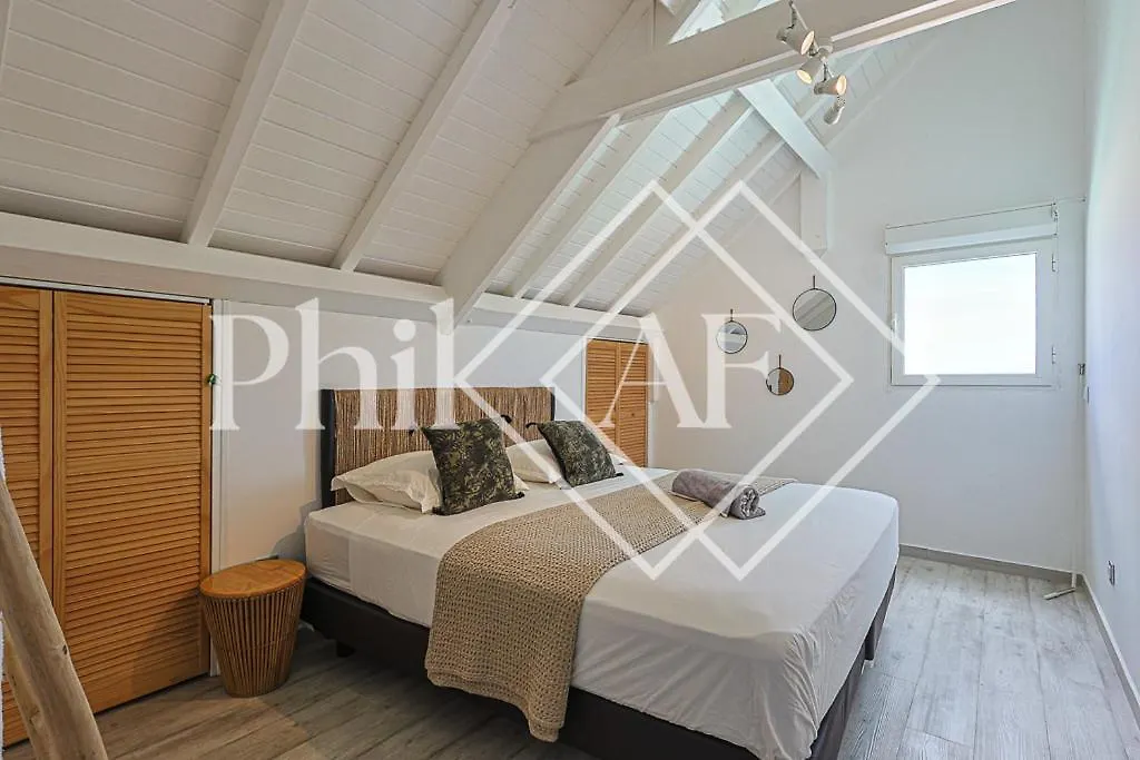 5 Bed-Rooms Front-Beach Apartment At Orient Beach Quarter of Orleans