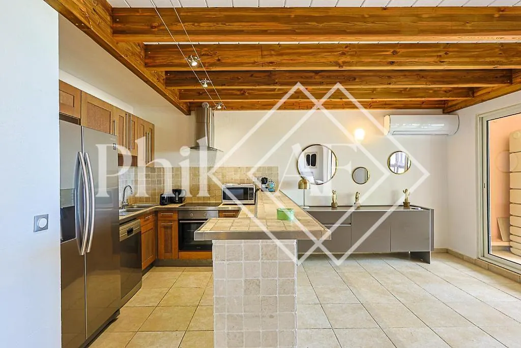 5 Bed-Rooms Front-Beach Apartment At Orient Beach Quarter of Orleans