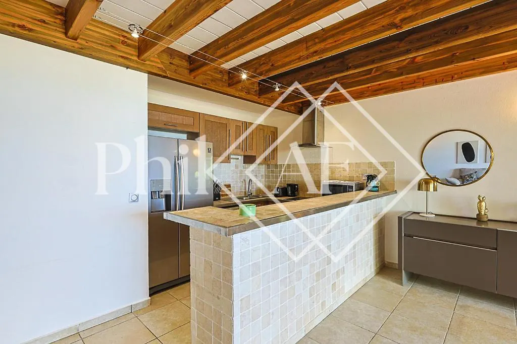 5 Bed-Rooms Front-Beach Apartment At Orient Beach Quarter of Orleans