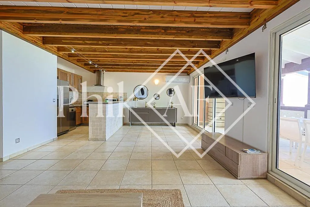 5 Bed-Rooms Front-Beach Apartment At Orient Beach Quarter of Orleans