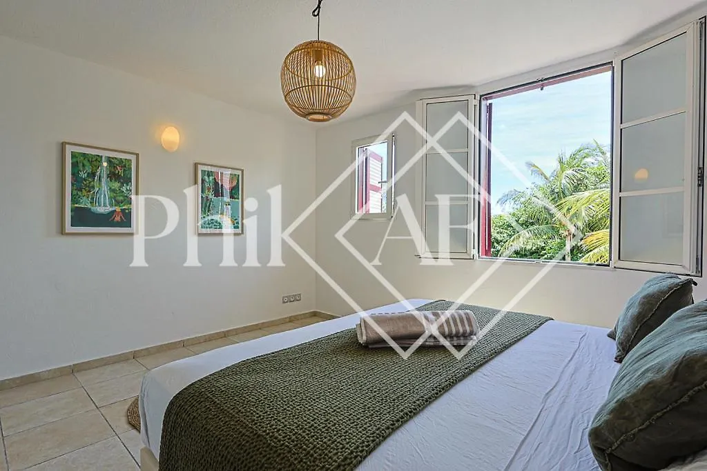 5 Bed-Rooms Front-Beach Apartment At Orient Beach Quarter of Orleans