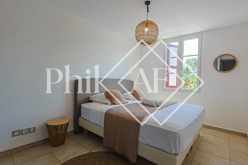 5 Bed-Rooms Front-Beach Apartment At Orient Beach Quarter of Orleans