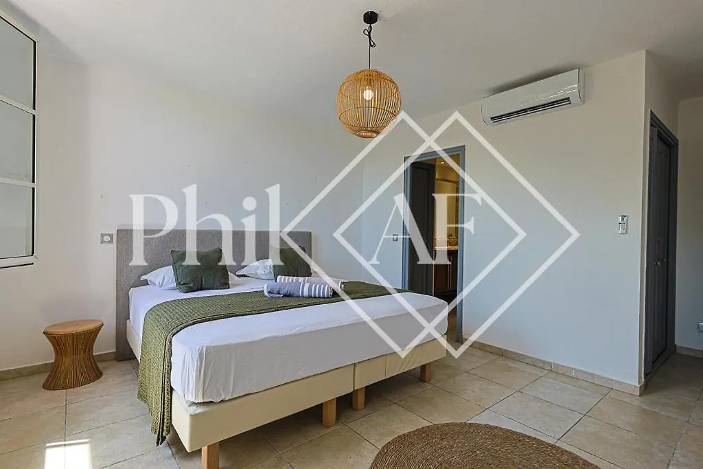 5 Bed-Rooms Front-Beach Apartment At Orient Beach Quarter of Orleans 0*,