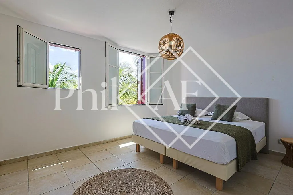 5 Bed-Rooms Front-Beach Apartment At Orient Beach Quarter of Orleans Sint Maarten/Saint Martin