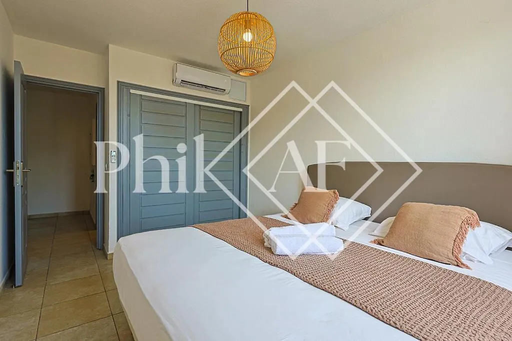 5 Bed-Rooms Front-Beach Apartment At Orient Beach Quarter of Orleans Sint Maarten/Saint Martin