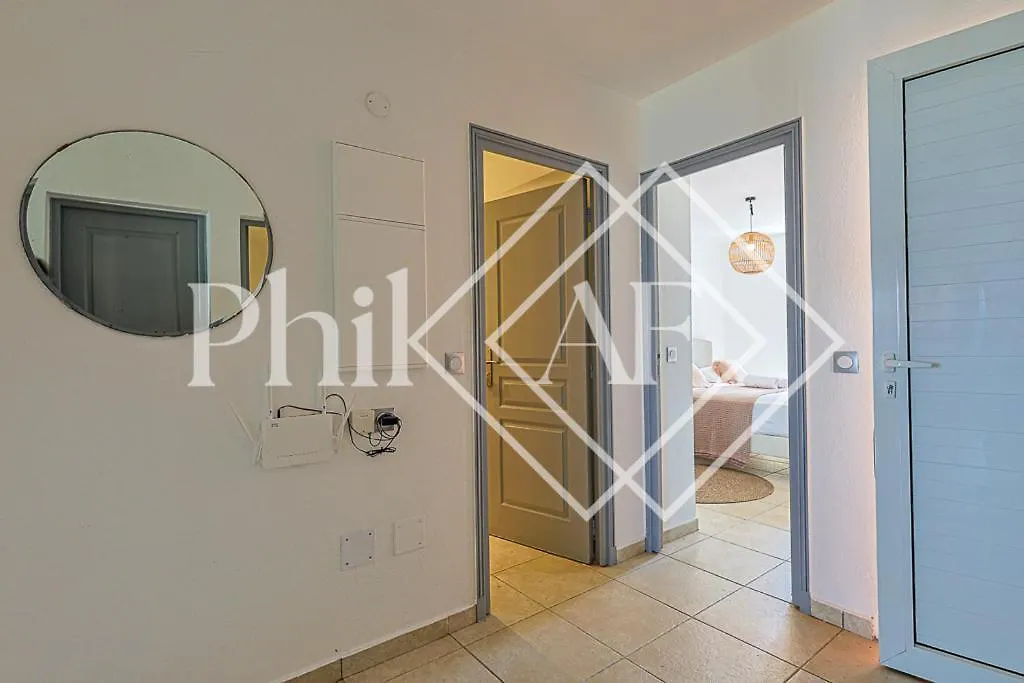 5 Bed-Rooms Front-Beach Apartment At Orient Beach Quarter of Orleans