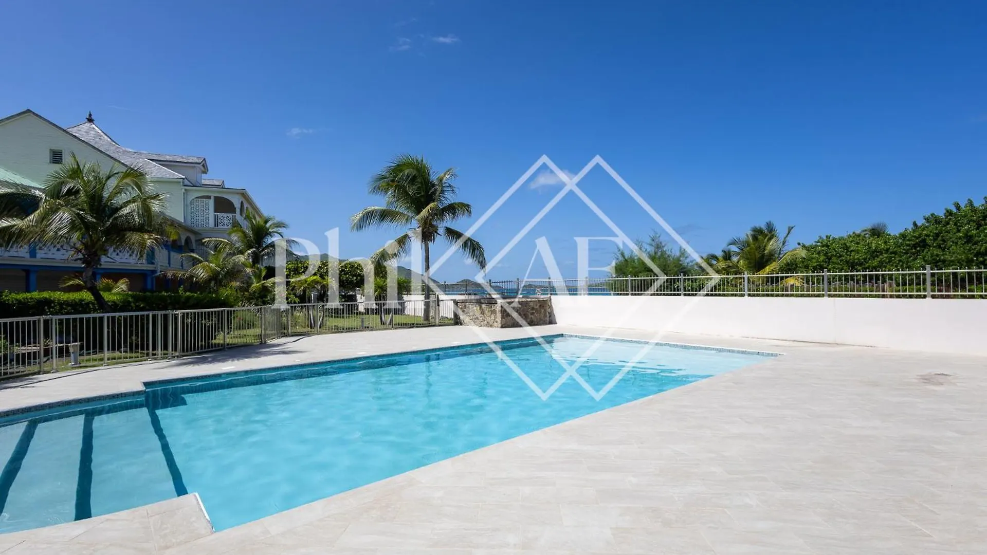 5 Bed-Rooms Front-Beach Apartment At Orient Beach Quarter of Orleans 0*,  Sint Maarten/Saint Martin