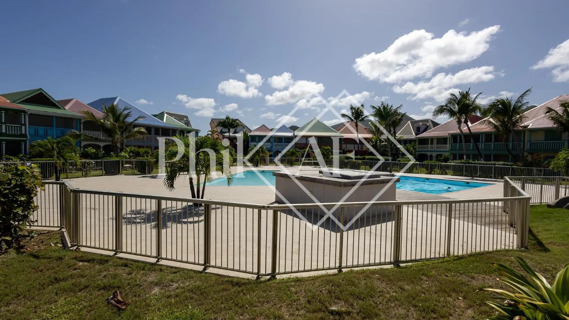 5 Bed-Rooms Front-Beach Apartment At Orient Beach Quarter of Orleans Sint Maarten/Saint Martin