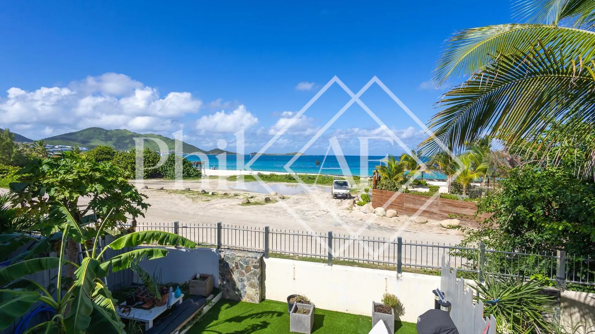 5 Bed-Rooms Front-Beach Apartment At Orient Beach Quarter of Orleans