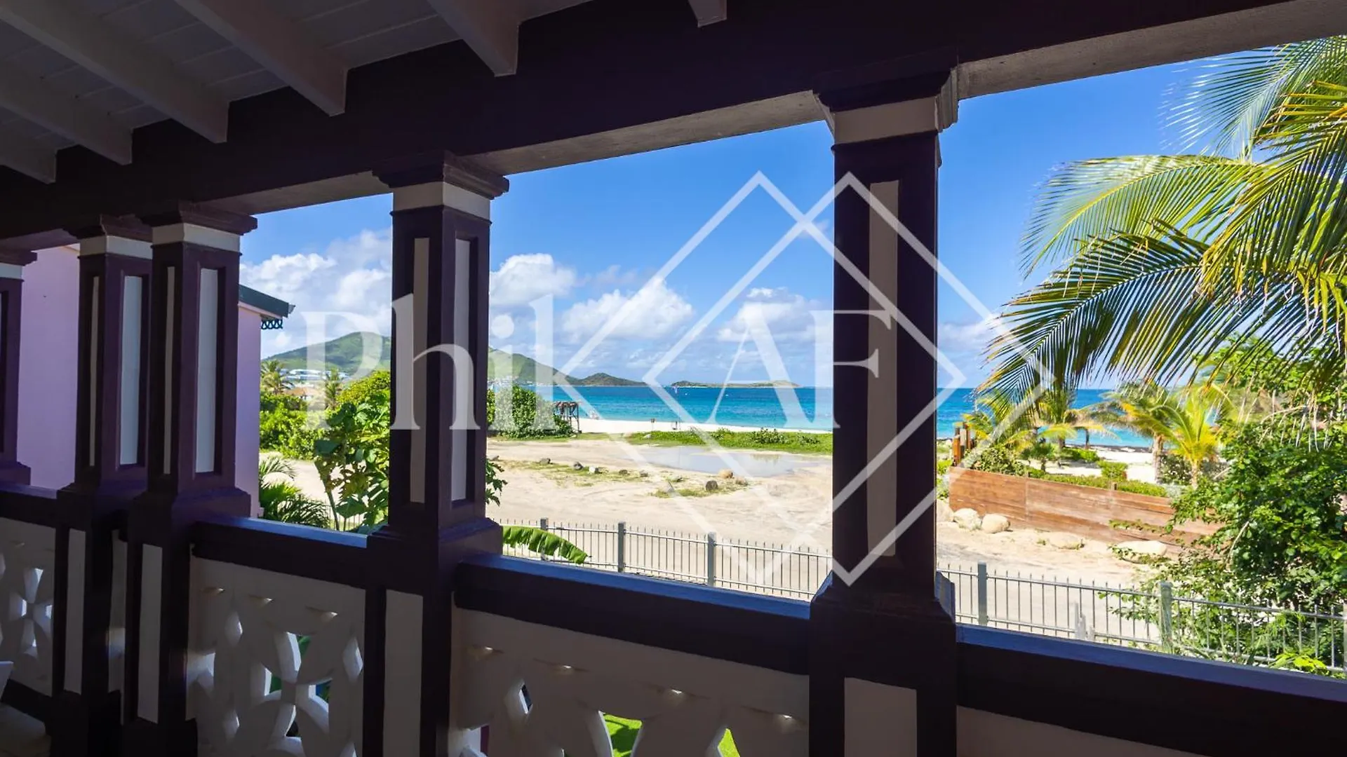 5 Bed-Rooms Front-Beach Apartment At Orient Beach Quarter of Orleans